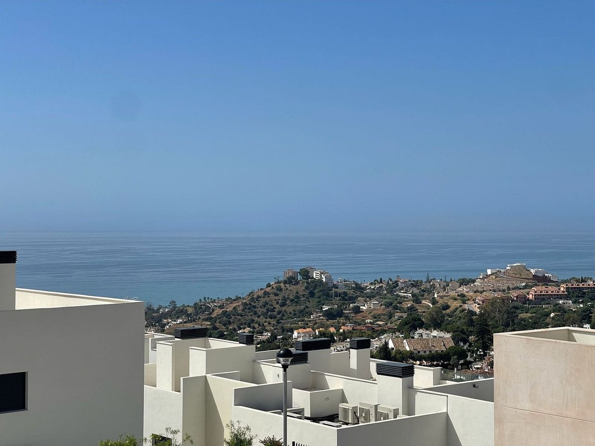 3 Bed Middle Floor Apartment in Benalmadena in Benalmadena, Apartment