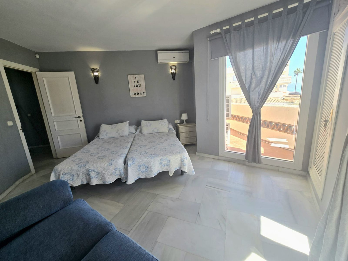 3 Bed شقة في الطابق الأوسط in Benalmadena Costa في Benalmadena Costa, شقة