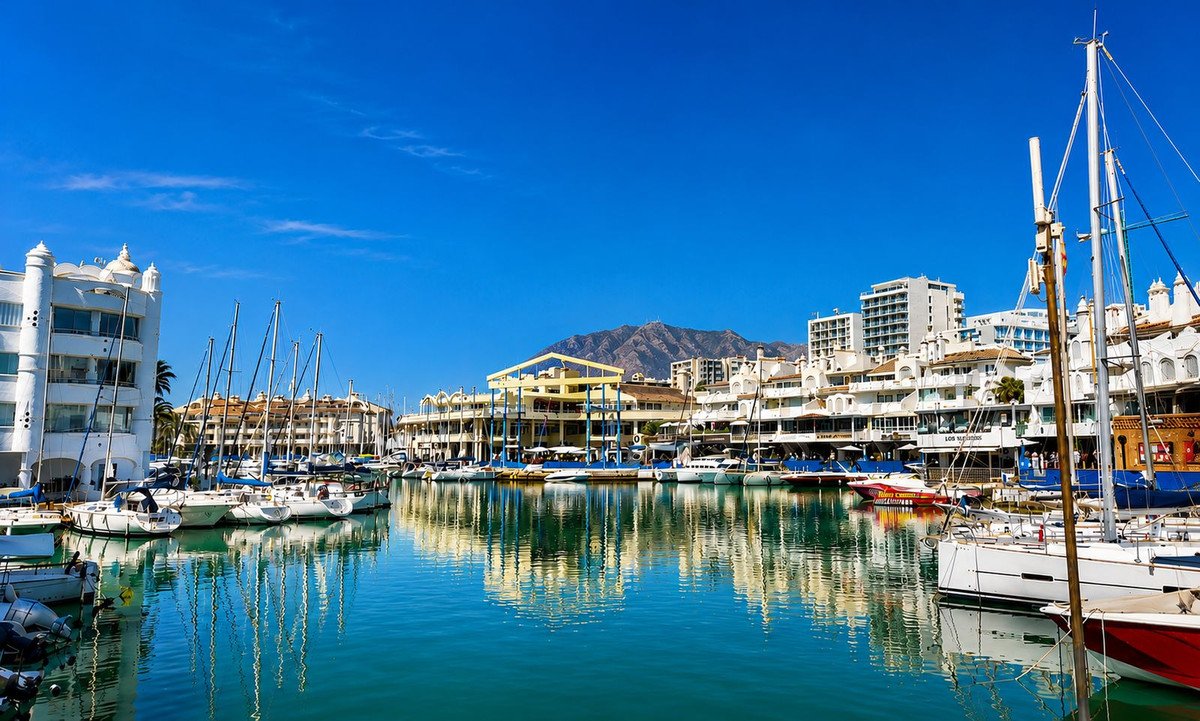 3 Bed Tussenverdieping Appartement in Benalmadena Costa in Benalmadena Costa, appartement