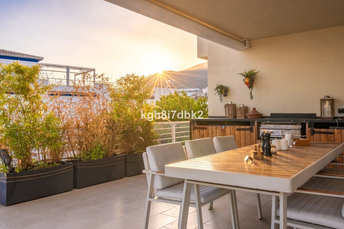 3 Bed Mellemste etage lejlighed in Benalmadena i Benalmadena, 