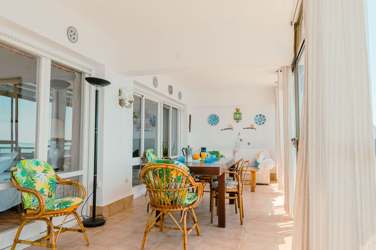 3 Bed شقة في الطابق الأوسط in Benalmadena Costa في Benalmadena Costa, شقة