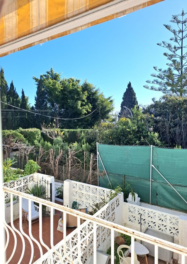 3 Bed Duplex in Benalmadena في Benalmadena, دوبلكس