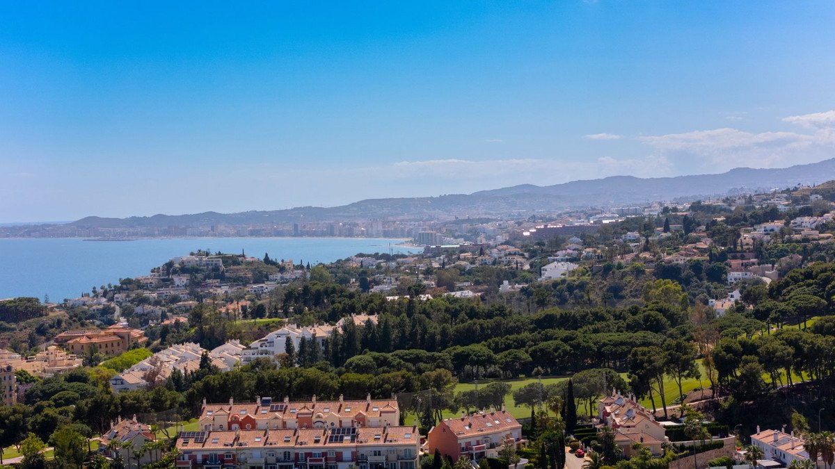 2 Bed Penthouse in Benalmadena in Benalmadena, 