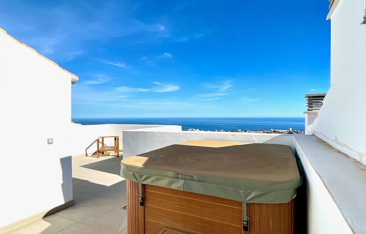 3 Bed بنتهاوس Duplex in Benalmadena في Benalmadena, بنتهاوس دوبلكس