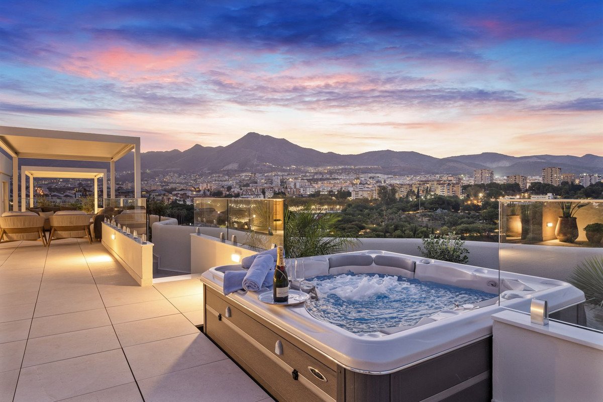 3 Bed Penthouse in Benalmadena Costa in Benalmadena Costa, Penthouse