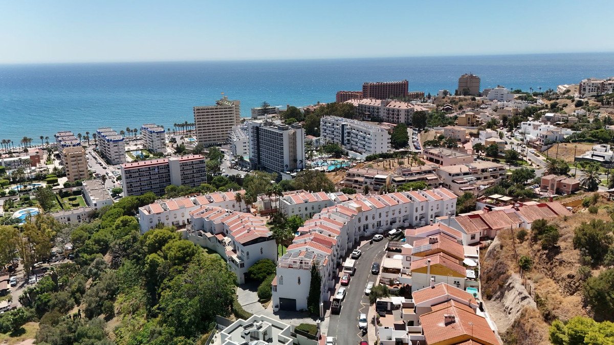 4 Bed بيت مدينة in Benalmadena في Benalmadena, 
