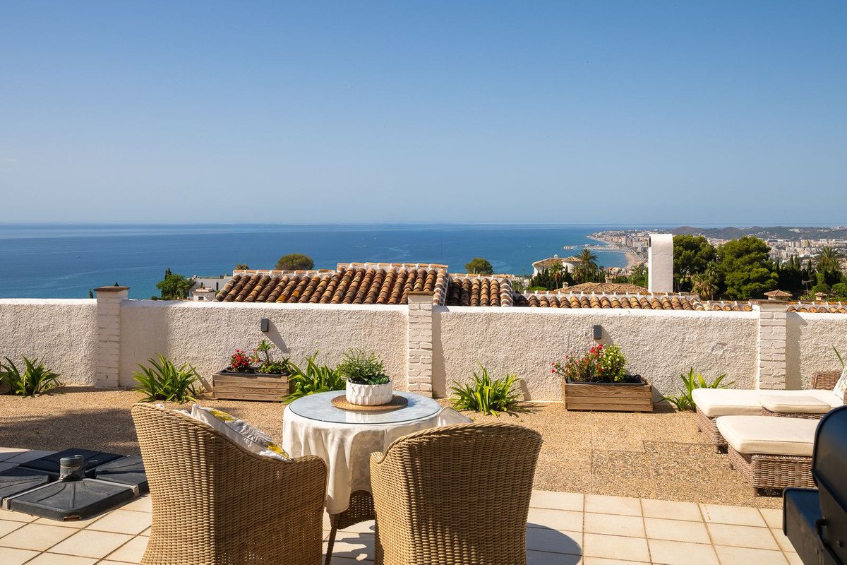 3 Bed منزل شبه منفصل in Benalmadena في Benalmadena, فيلا منفصلة النصف