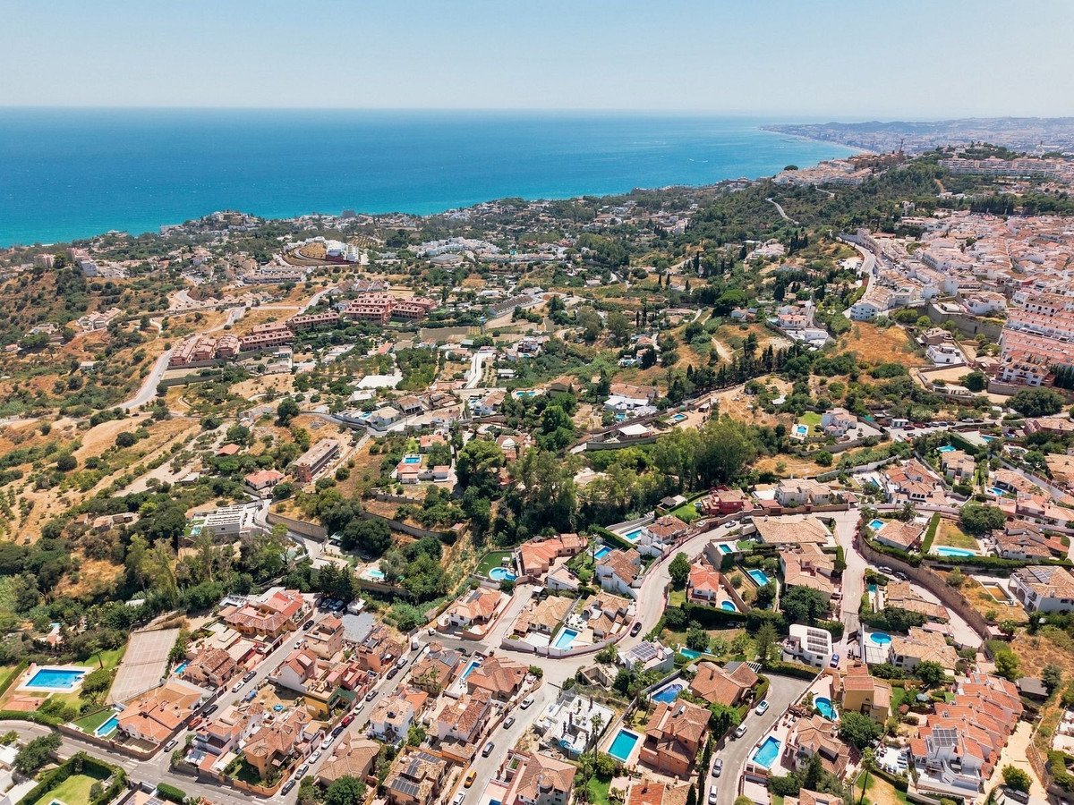 3 Bed Halfvrijstaand Huis in Benalmadena in Benalmadena, 