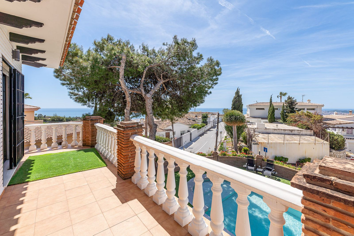 4 Bed فيلا مستقلة in Benalmadena في Benalmadena, فيلا مستقلة