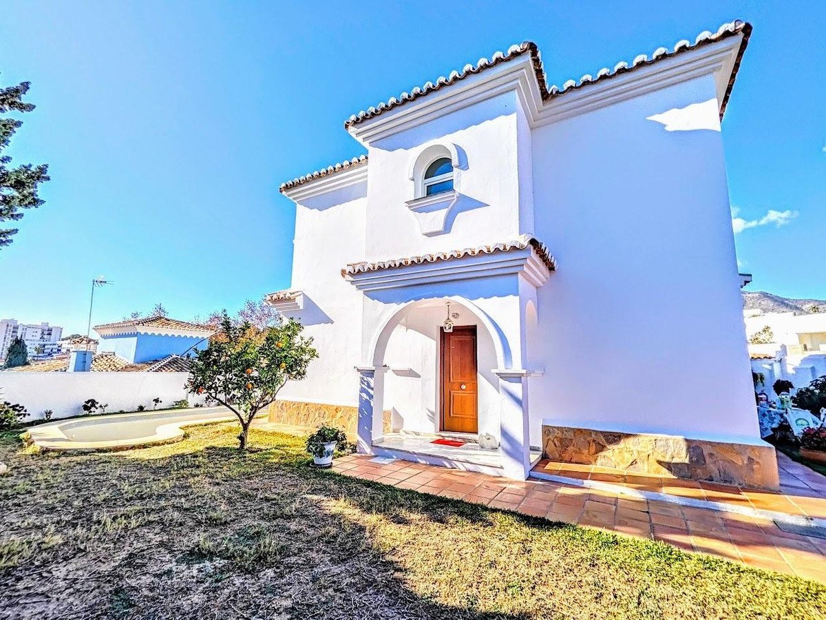 4 Bed Detached Villa in Benalmadena Costa in Benalmadena Costa, Detached Villa