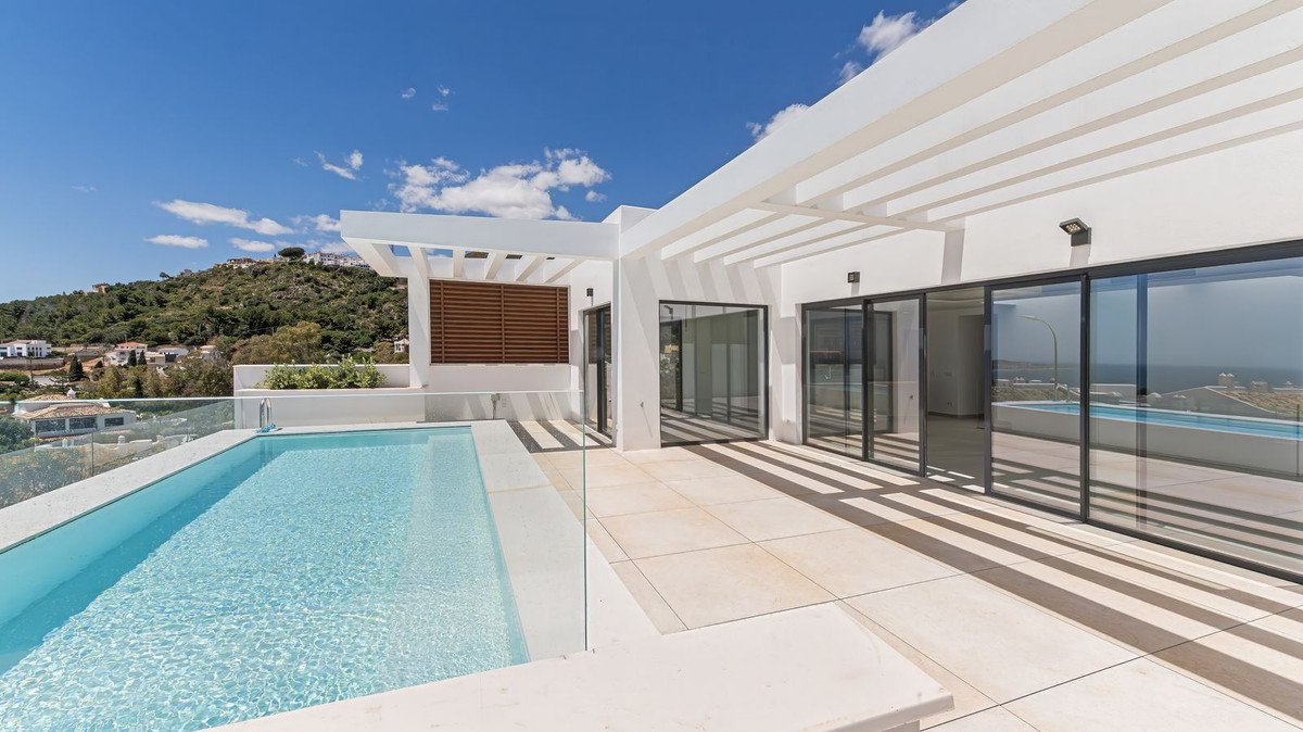 5 Bed فيلا مستقلة in Benalmadena في Benalmadena, فيلا منفصلة