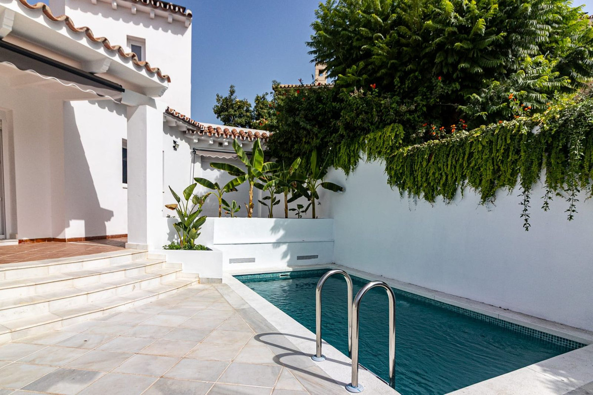 5 Bed فيلا مستقلة in Benalmadena Costa في Benalmadena Costa, فيلا مستقلة