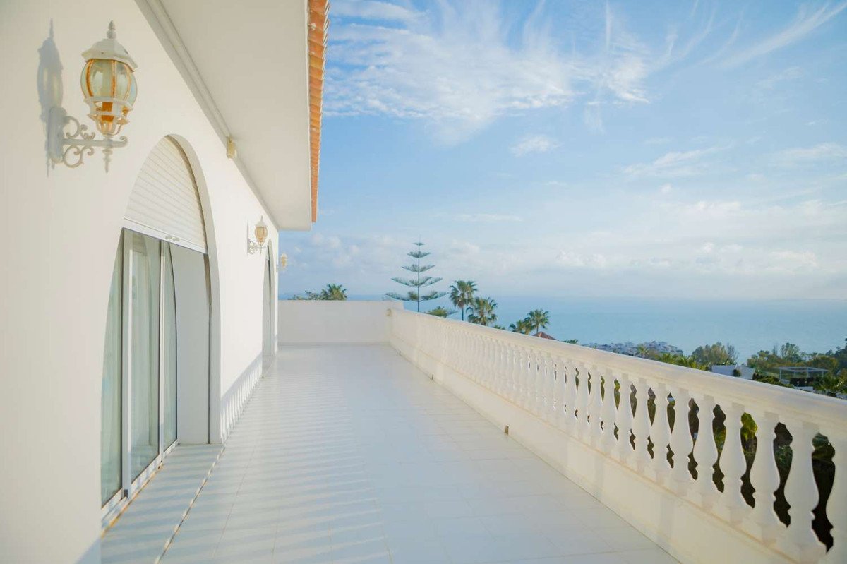 6 Bed فيلا مستقلة in Benalmadena في Benalmadena, فيلا منفصلة