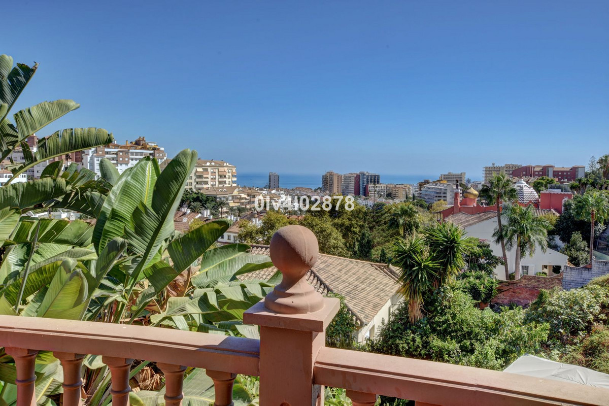 6 Bed فيلا مستقلة in Benalmadena Costa في Benalmadena Costa, فيلا مستقلة