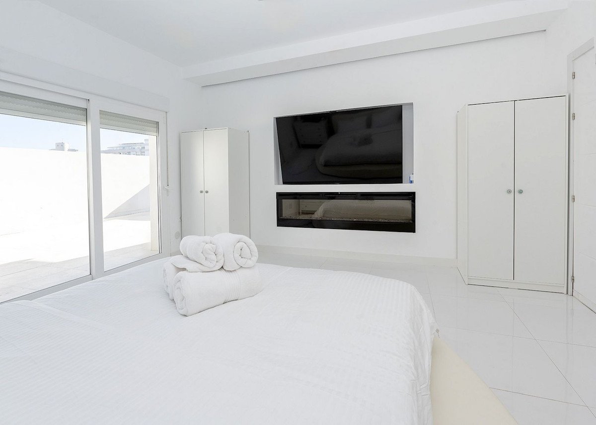 6 Bed فيلا مستقلة in Benalmadena في Benalmadena, فيلا منفصلة