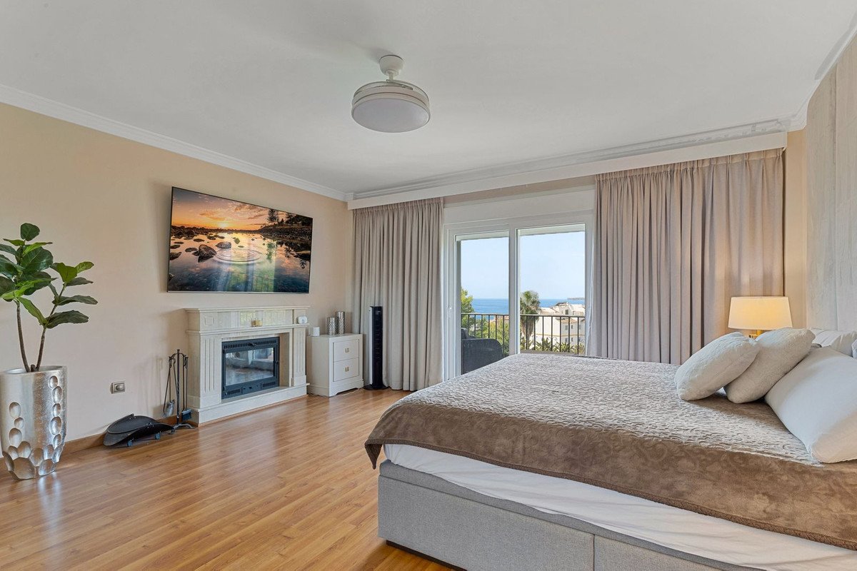 6 Bed فيلا مستقلة in Benalmadena Costa في Benalmadena Costa, فيلا منفصلة