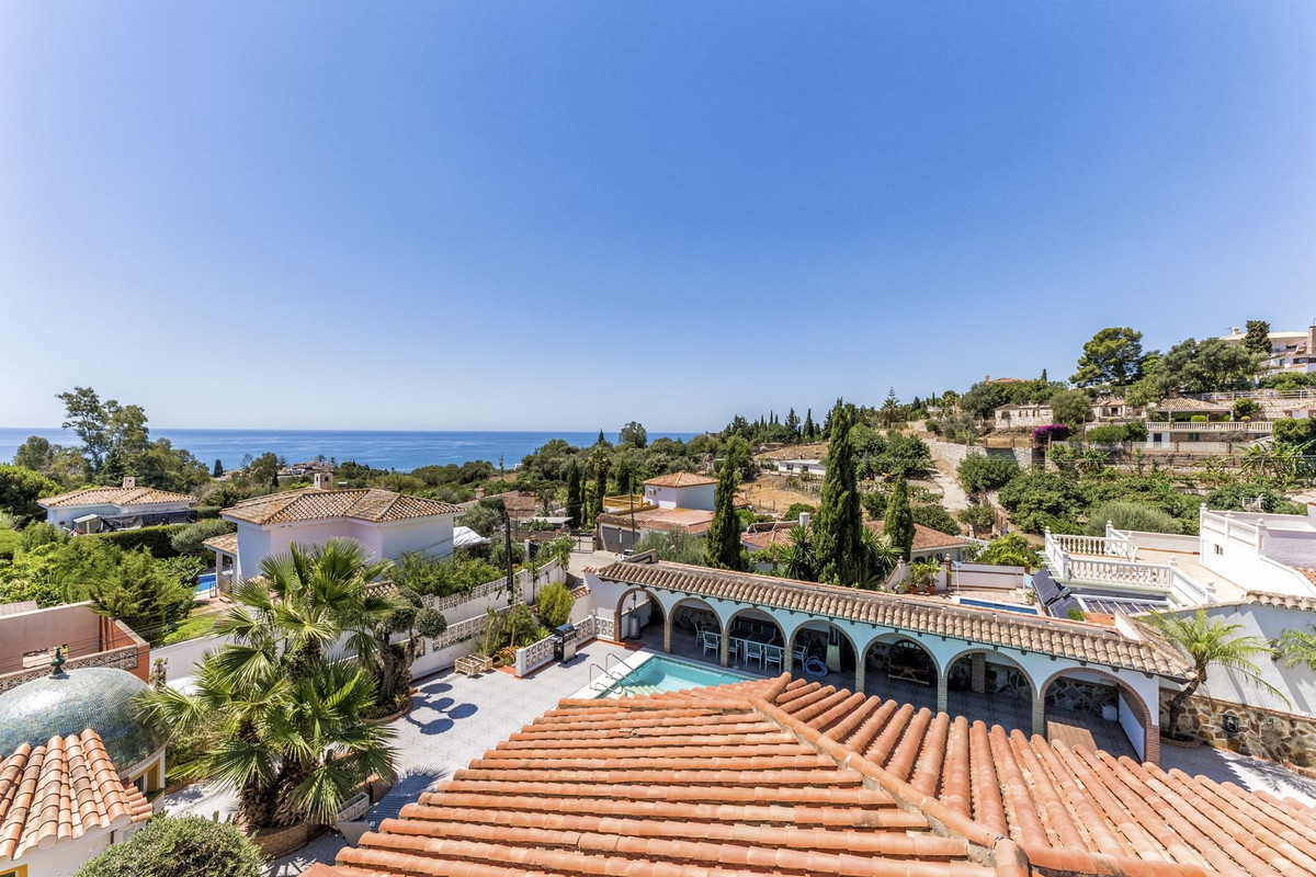 6 Bed فيلا مستقلة in Benalmadena Costa في Benalmadena Costa, فيلا مستقلة