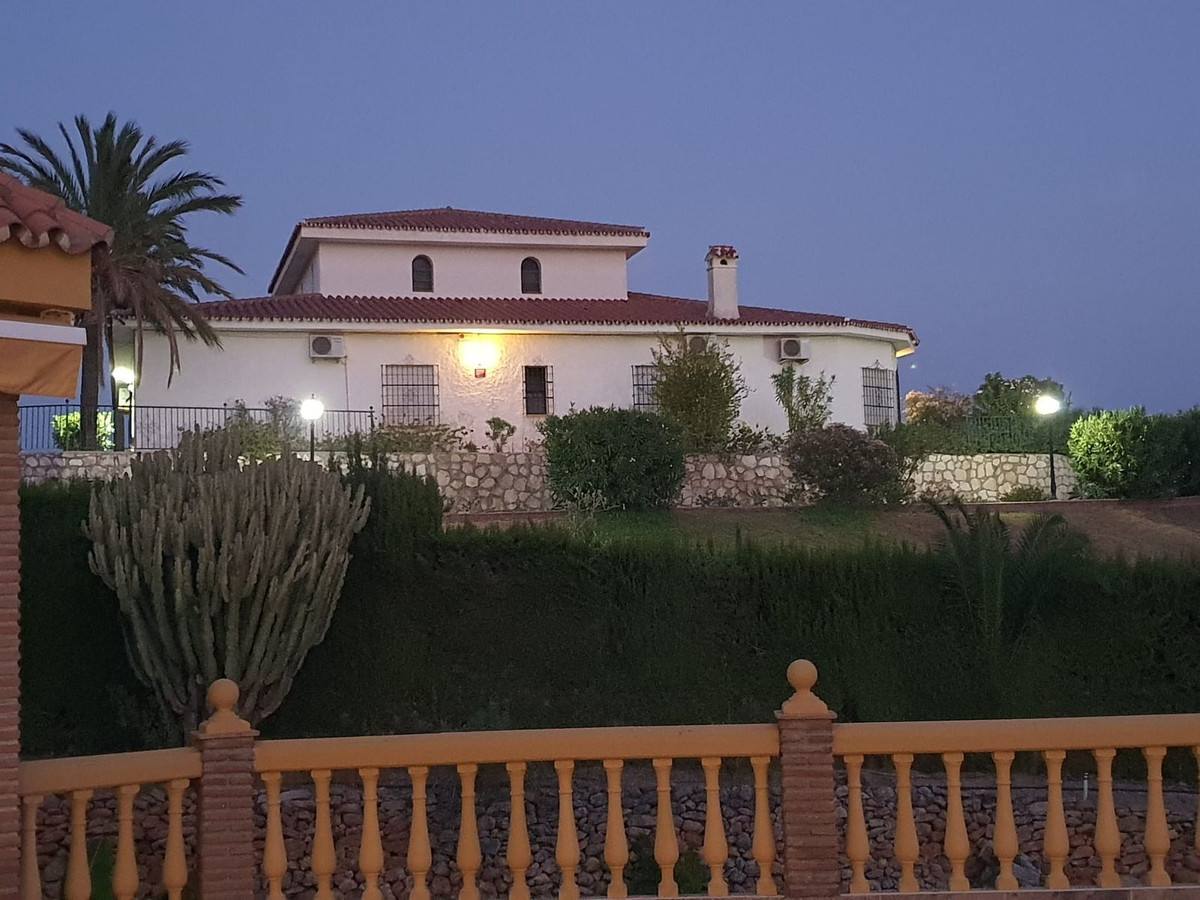 7 Bed فيلا مستقلة in Benalmadena Costa في Benalmadena Costa, فيلا منفصلة