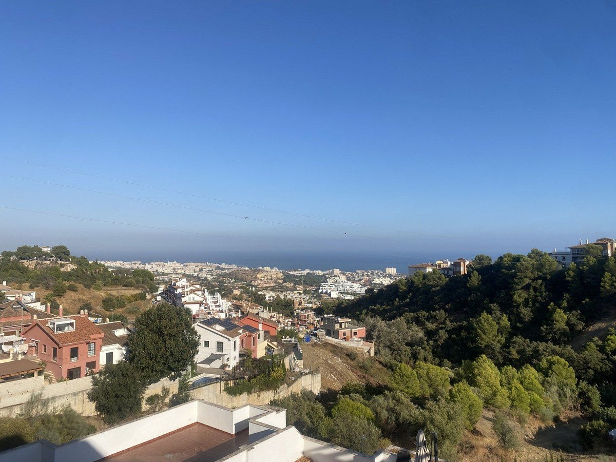 2 Bed شقة في الطابق الأوسط in Benalmadena Pueblo في Benalmadena Pueblo, شقة