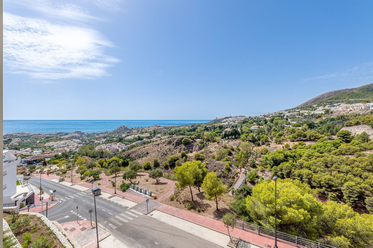 2 Bed Apartemen lantai tengah in Benalmadena