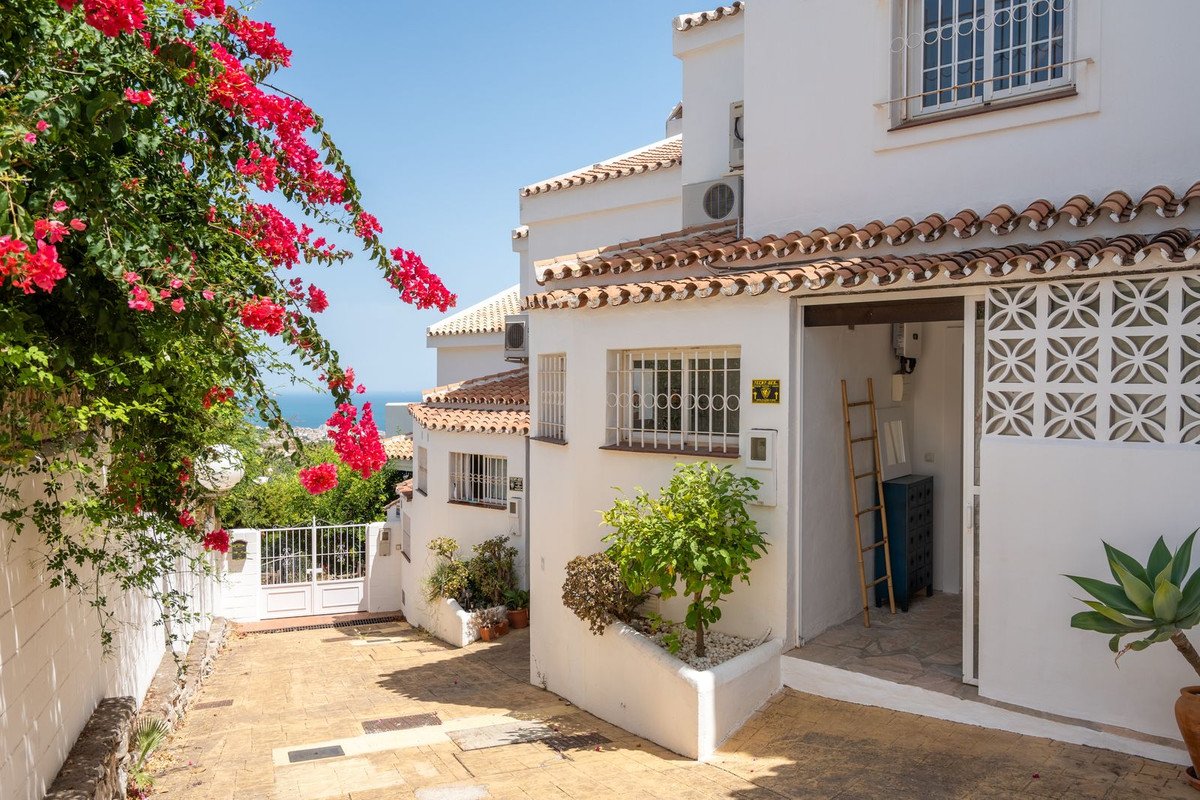 5 Bed Rijtjeshuis in Benalmadena Pueblo in Benalmadena Pueblo, Townhouse