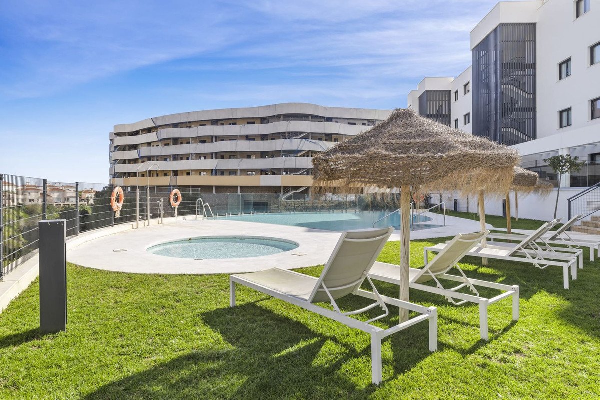 2 Bed شقة في الطابق الأوسط in Higueron في Higueron, شقة