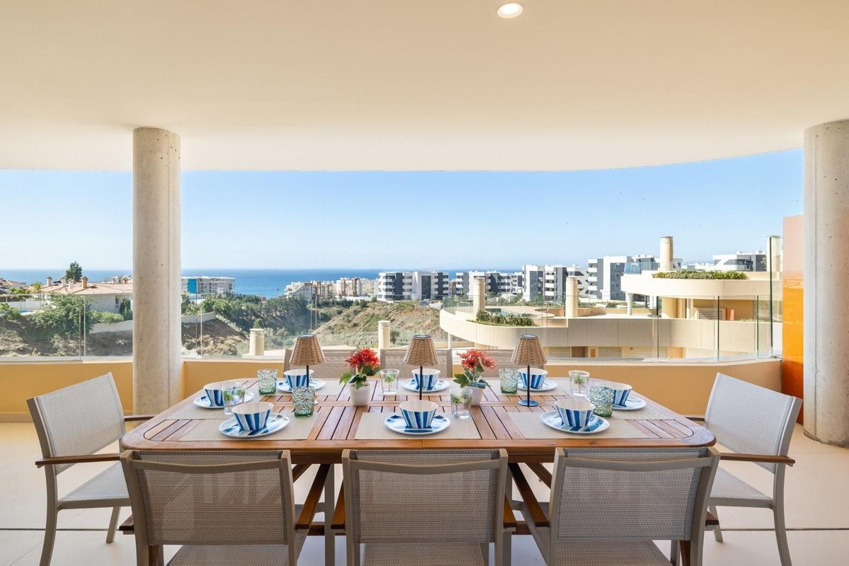 2 Bed شقة في الطابق الأوسط in Higueron في Higueron, شقة