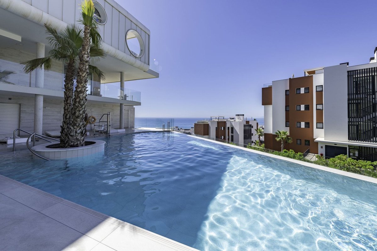 2 Bed شقة في الطابق الأوسط in Higueron في Higueron, شقة