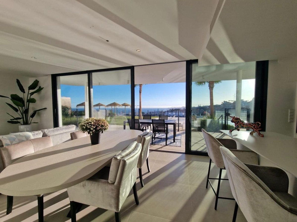 3 Bed شقة في الطابق الأرضي in Higueron في Higueron, شقة