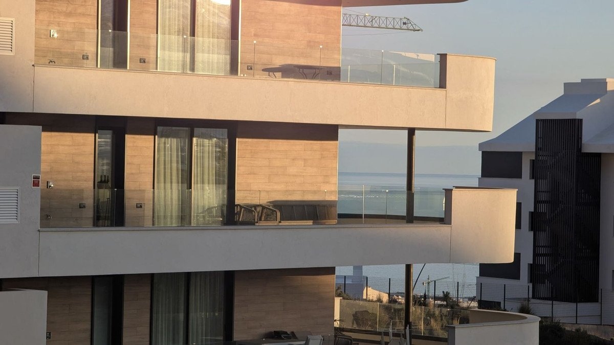 3 Bed Middle Floor Apartment in Higueron in Higueron, Apartment