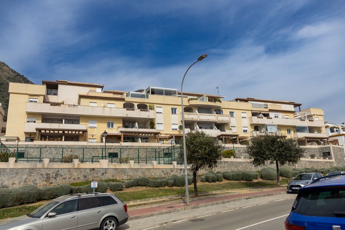 3 Bed شقة في الطابق الأوسط in Higueron في Higueron, شقة