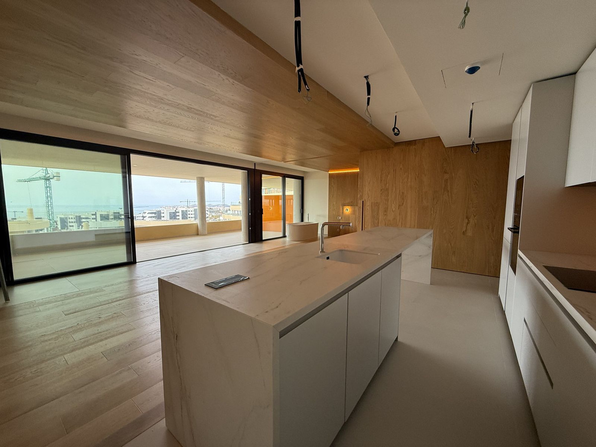3 Bed شقة في الطابق الأوسط in Higueron في Higueron, Apartment