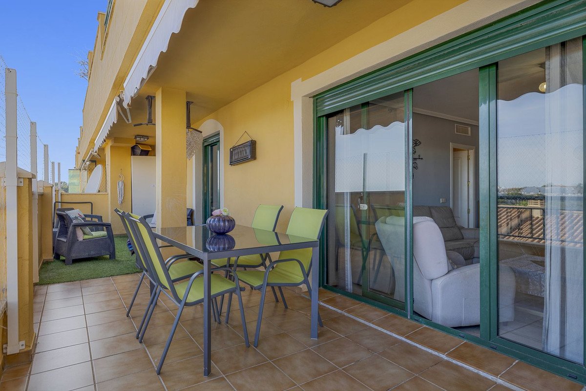 2 Bed Apartemen lantai tengah in Torrequebrada di Torrequebrada, Apartemen