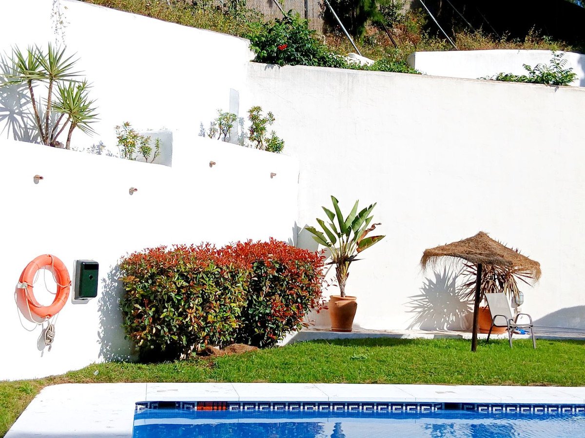 2 Bed Middle Floor Apartment in Torrequebrada in Torrequebrada — Apartment