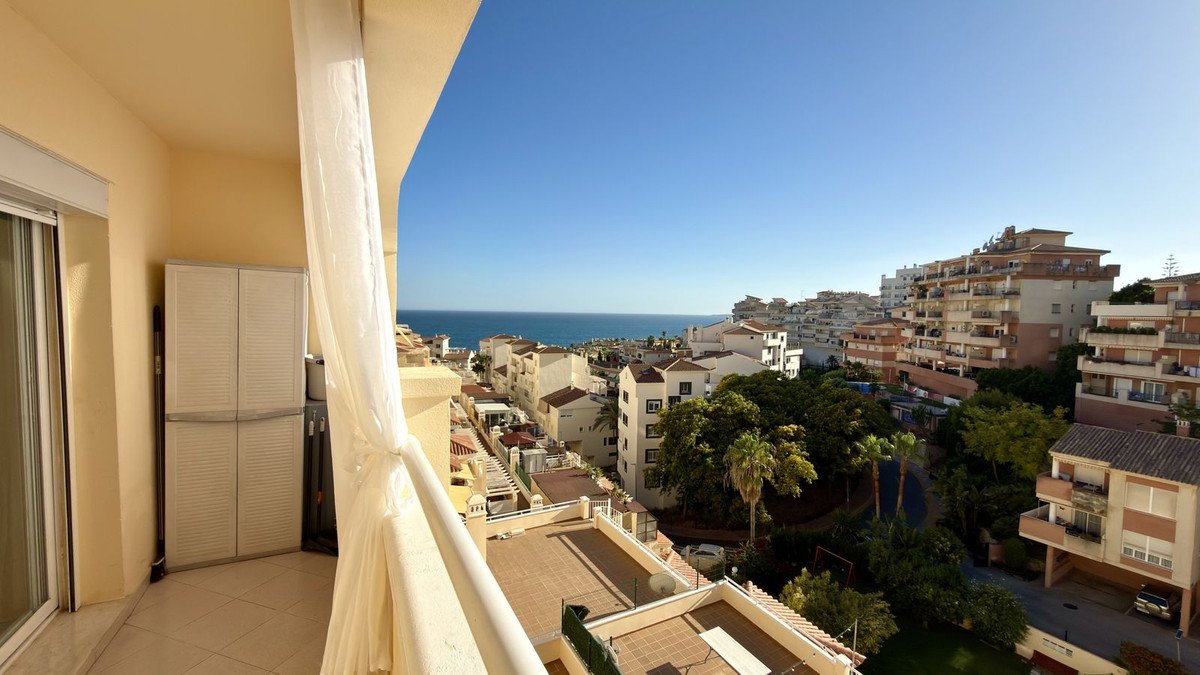 2 Bed Middle Floor Apartment in Torrequebrada in Torrequebrada, Apartment