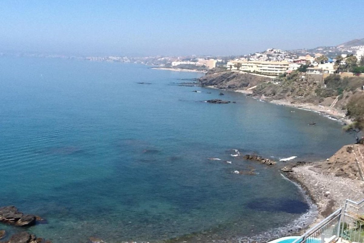 2 Bed Middle Floor Apartment in Torrequebrada in Torrequebrada, Apartment