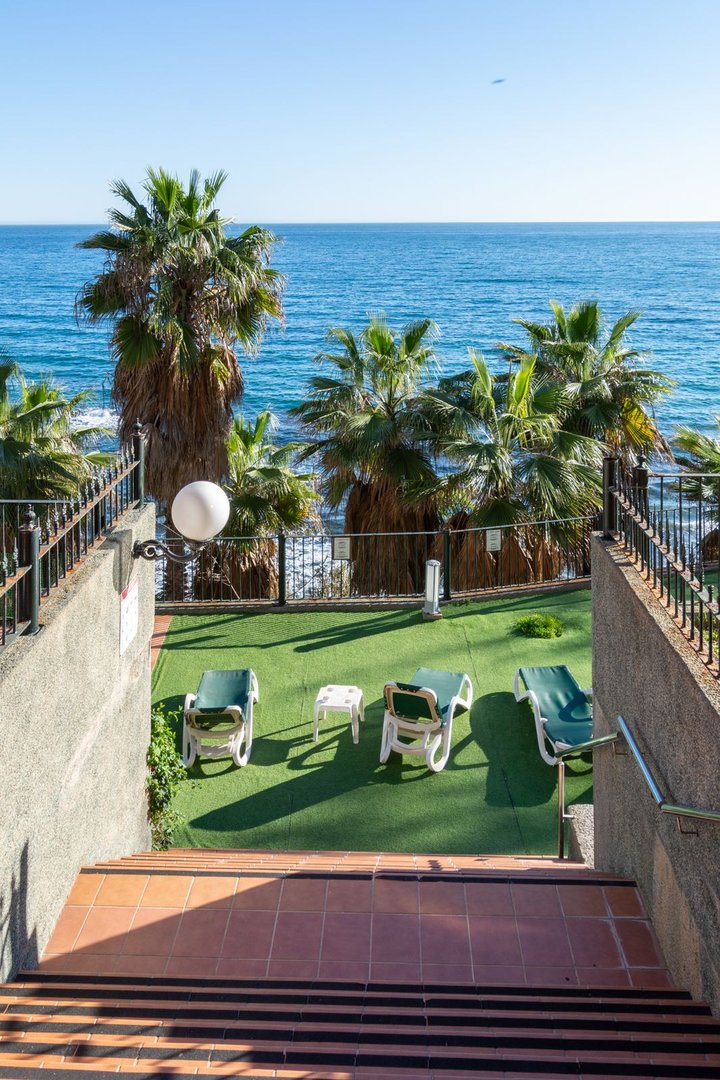 3 Bed شقة في الطابق الأوسط in Torrequebrada في Torrequebrada, شقة