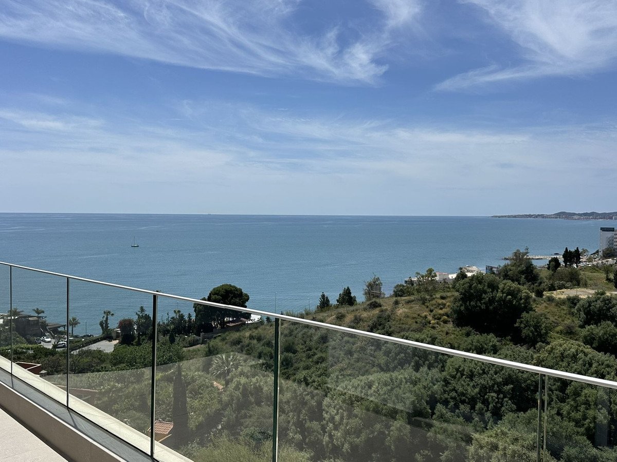 4 Bed فيلا مستقلة in Torrequebrada في Torrequebrada — 