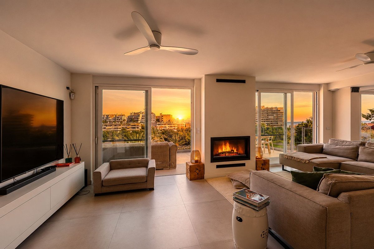 5 Bed Vrijstaande Villa in Torrequebrada in Torrequebrada, 