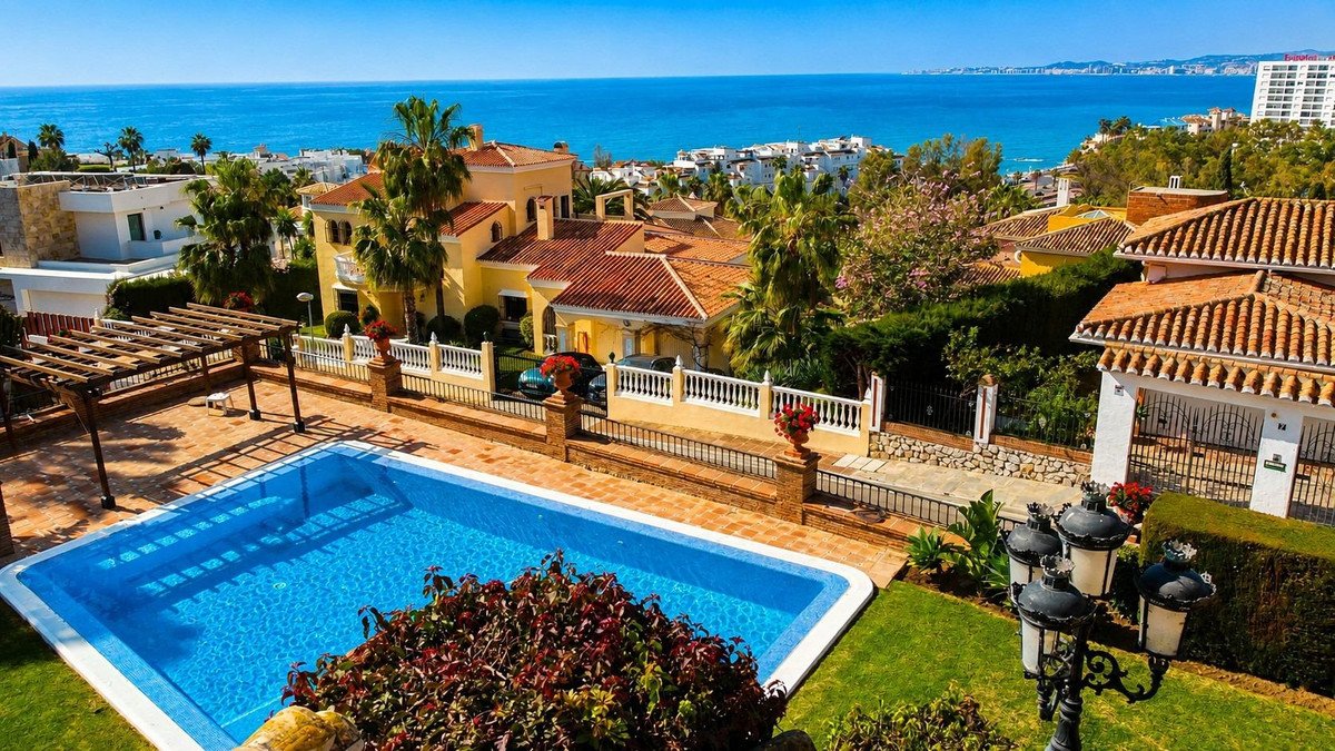 8 Bed Detached Villa in Torrequebrada in Torrequebrada, Detached Villa