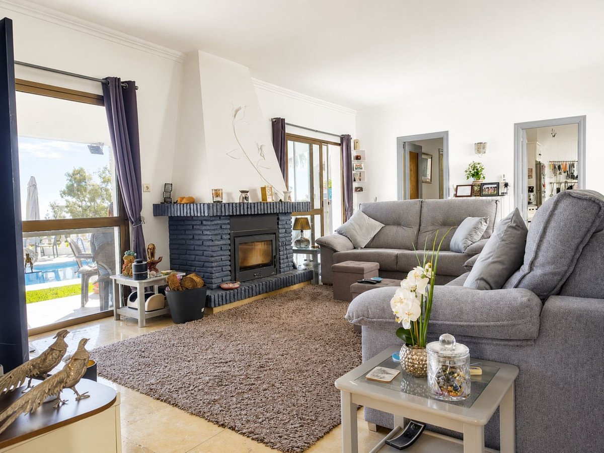 3 Bed Detached Villa in Benalmadena in Benalmadena, Detached Villa