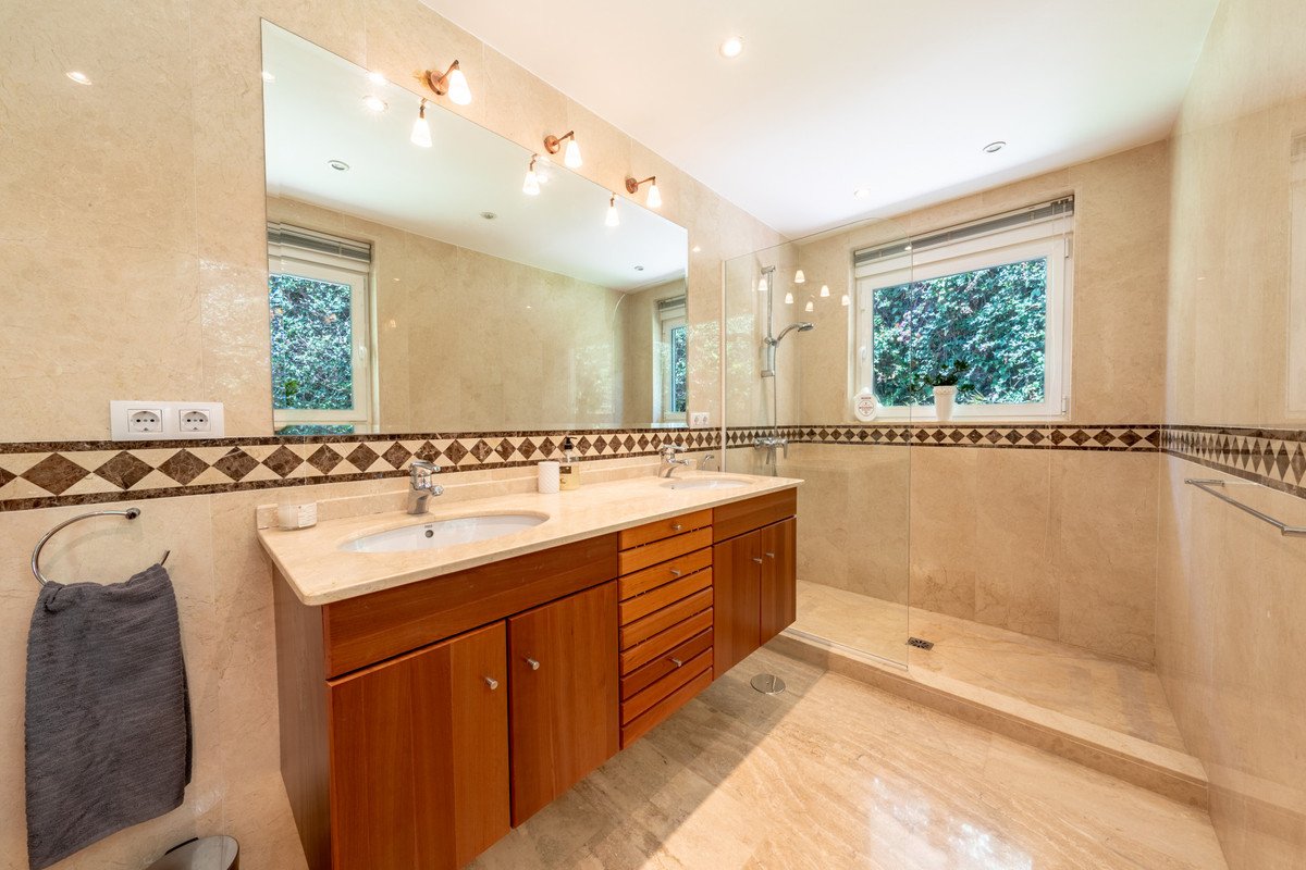 4 Bed Detached Villa in Benalmadena in Benalmadena — Detached Villa