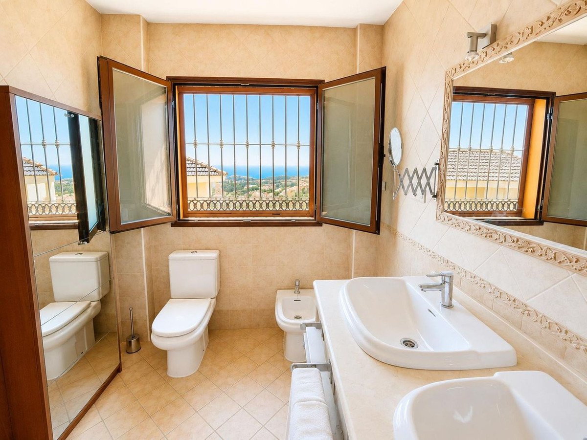 4 Bed Detached Villa in Benalmadena in Benalmadena, Detached Villa