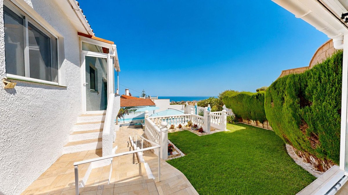 4 Bed Detached Villa in Benalmadena in Benalmadena, Detached Villa