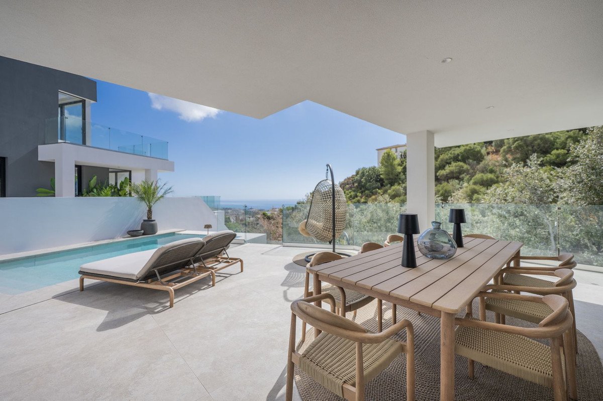 5 Bed Detached Villa in Benalmadena in Benalmadena, Detached Villa