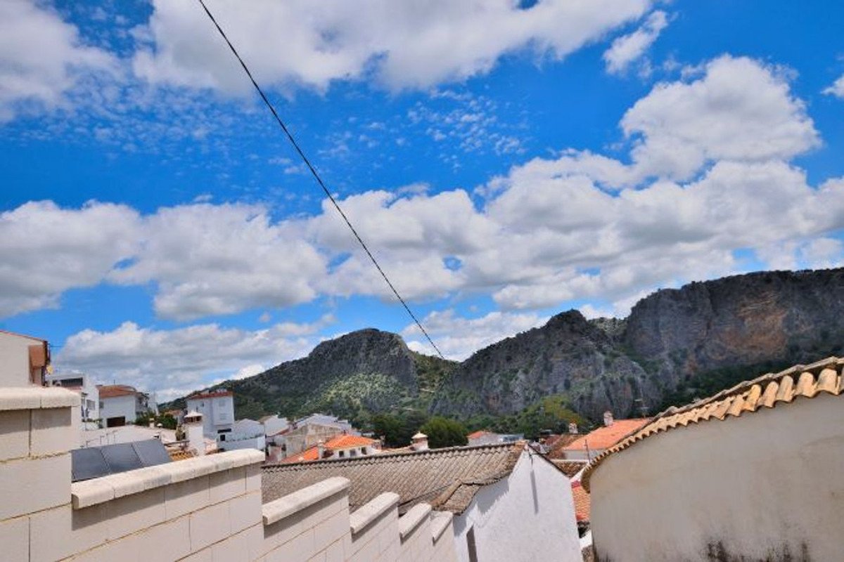 5 Bed Townhouse in Montejaque in Montejaque, Townhouse