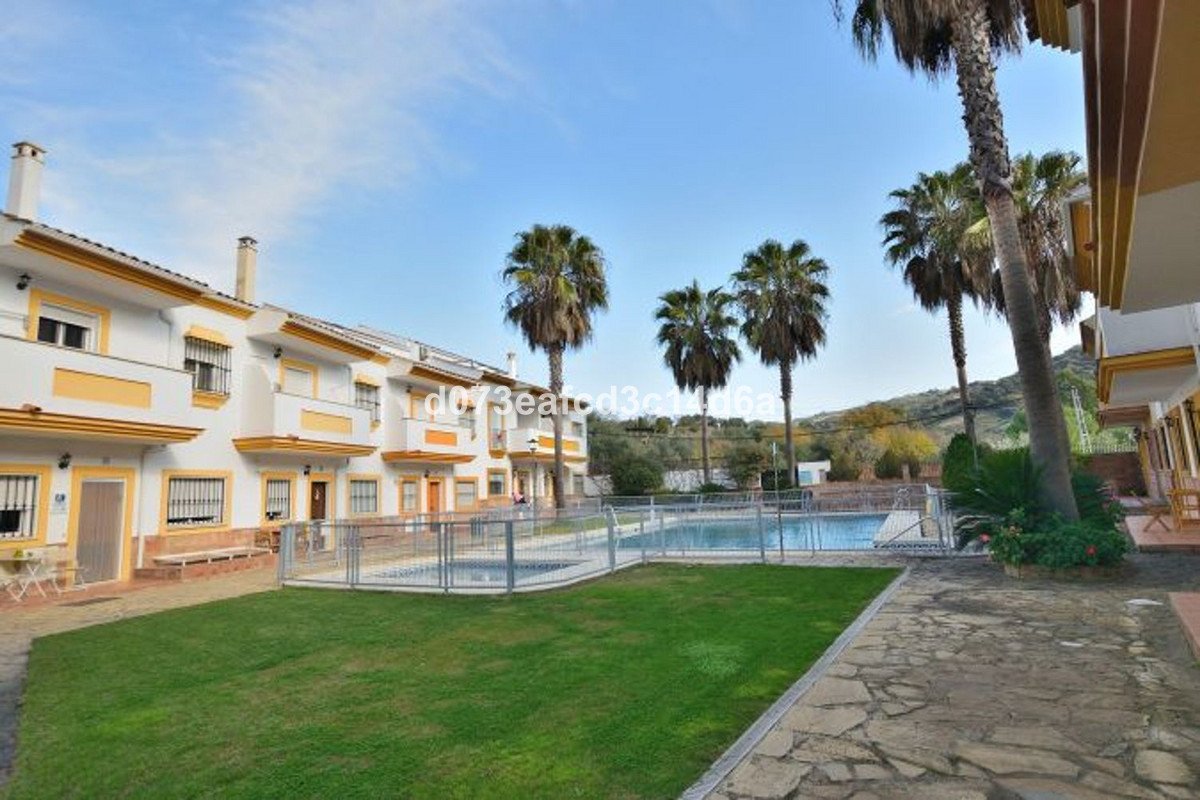 3 Bed Townhouse in Benaoján in Benaoján, Townhouse