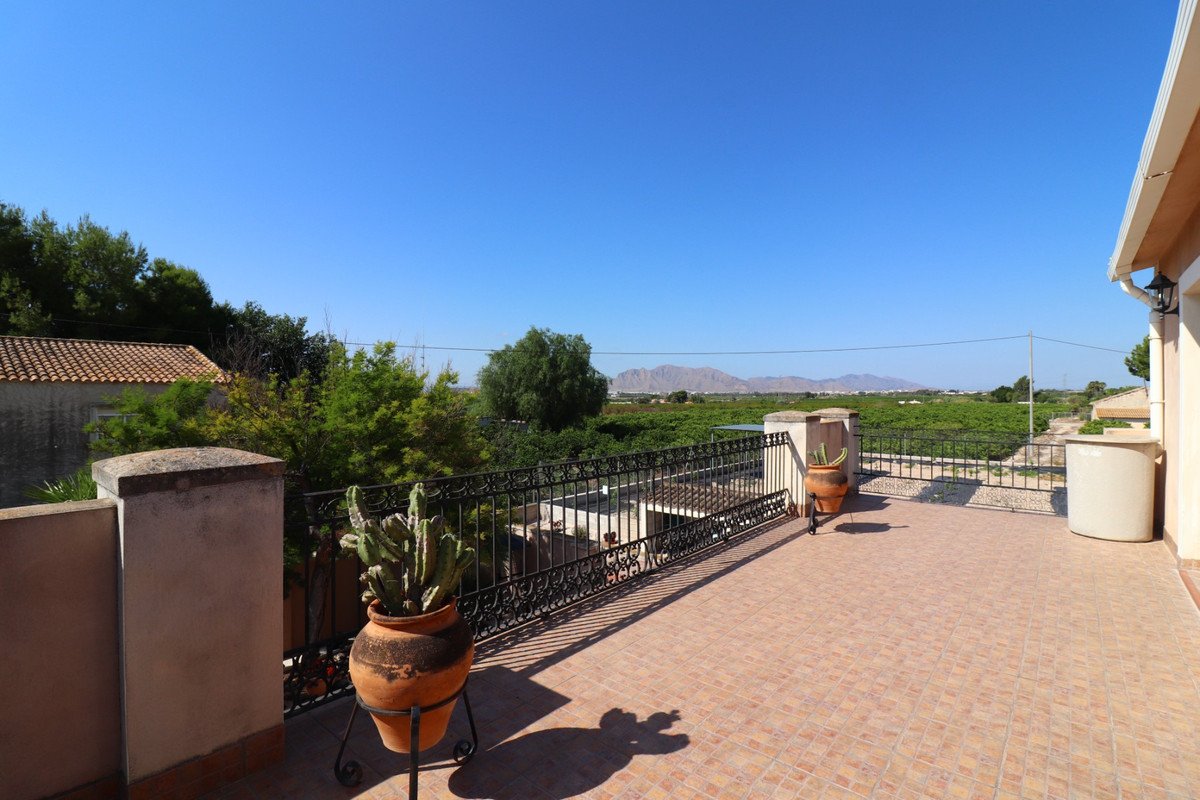 4 Bed Detached Villa in Albatera in Albatera, Detached Villa