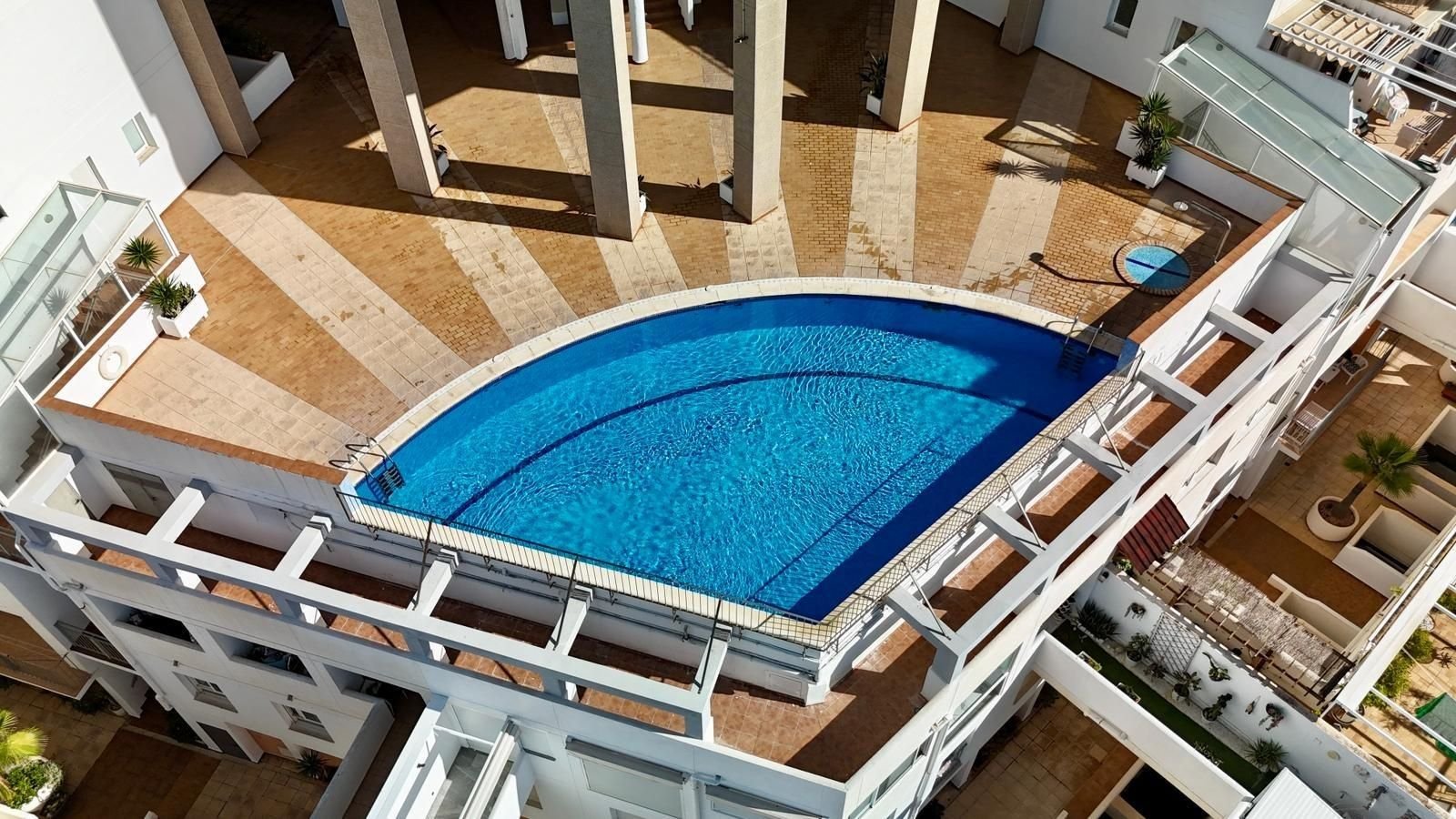 3 Bed شقة في الطابق الأوسط in Benidorm في Benidorm, شقة