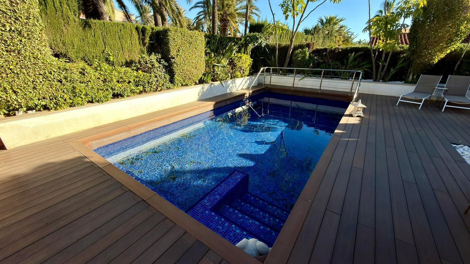 6 Bed Bungalow in Benidorm في Benidorm, فيلا